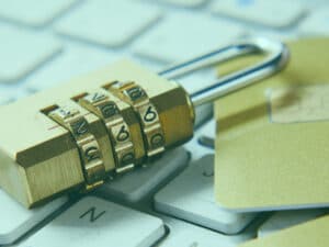 Zahlenschloss auf Tastatur