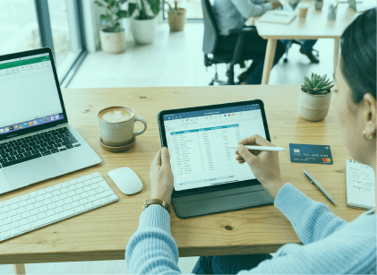 Women with a tablet on the Table