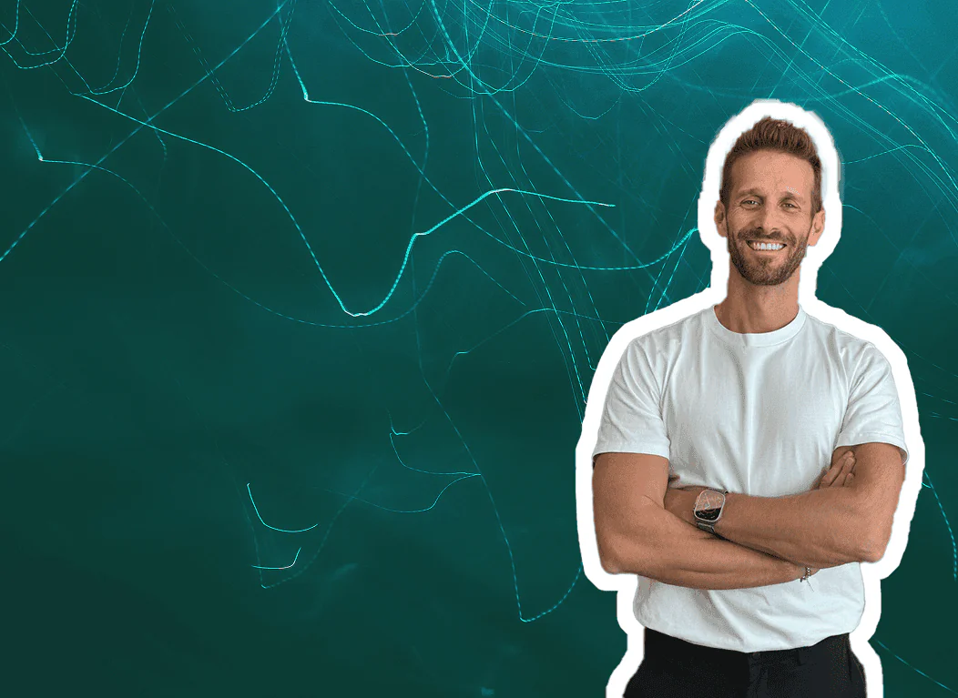 neosfer Managing Director Kai Werner in front of a dark green background